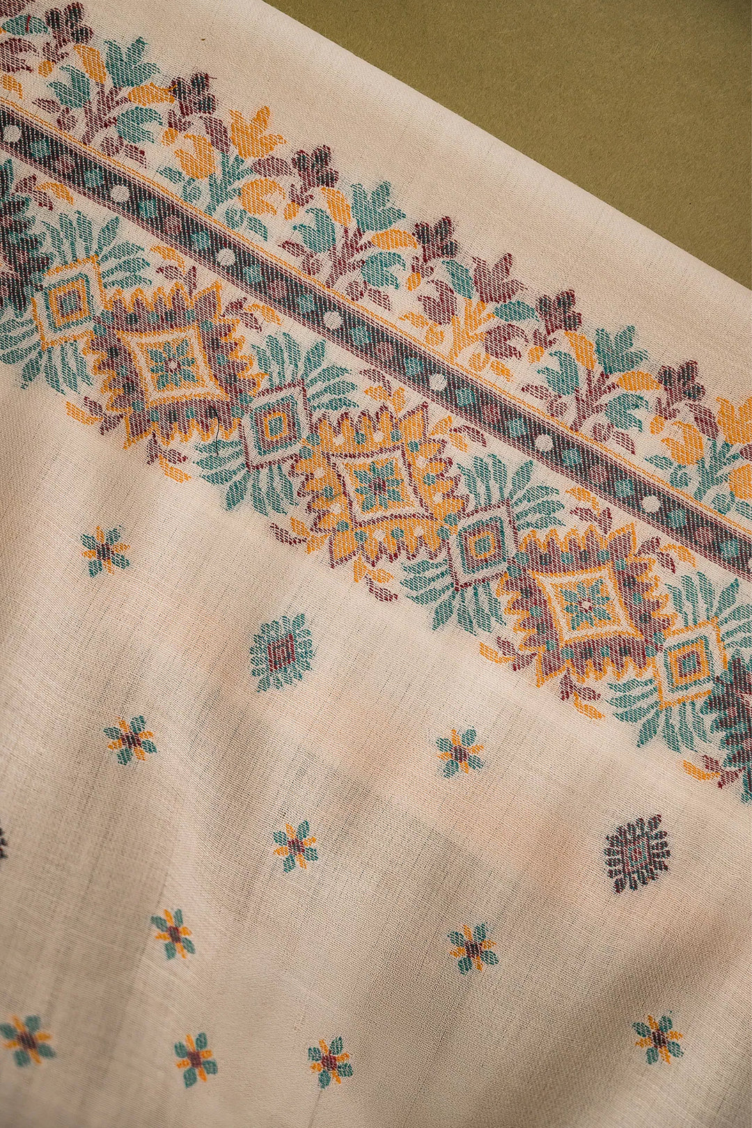 Kani Jaal Unstitched Suit With Buti Dupatta