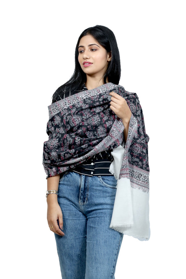 Contrast Palla Women's Shawl With Jaal