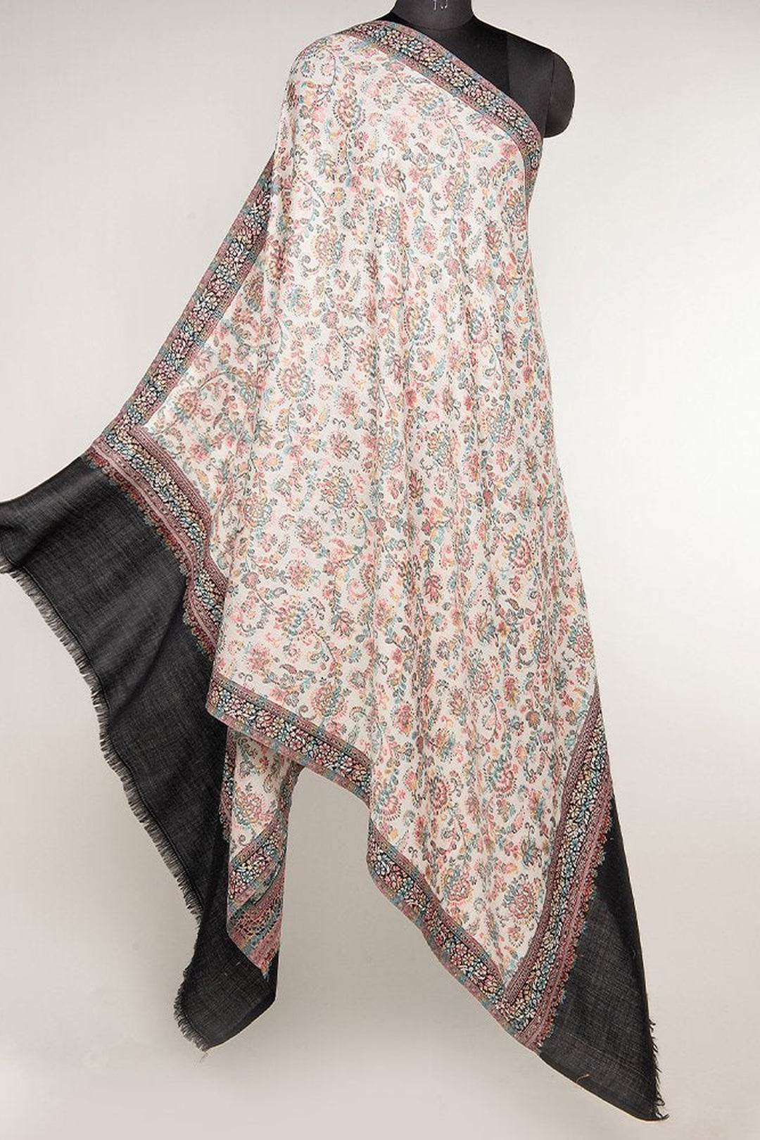 Contrast Palla Women's Shawl With Jaal