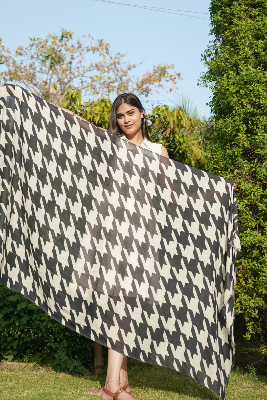 100% Cotton Hound's Tooth Print Stole