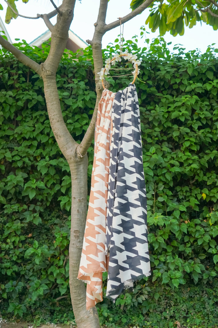 100% Cotton Hound's Tooth Print Stole