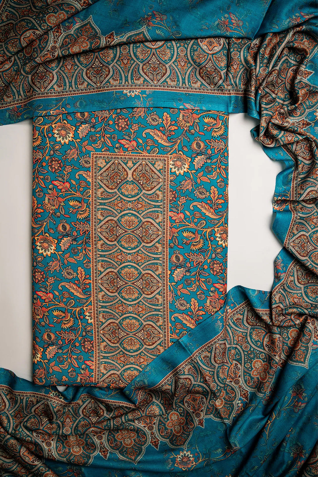 Traditional Pallu Unstitched Suit With Reversible Dupatta