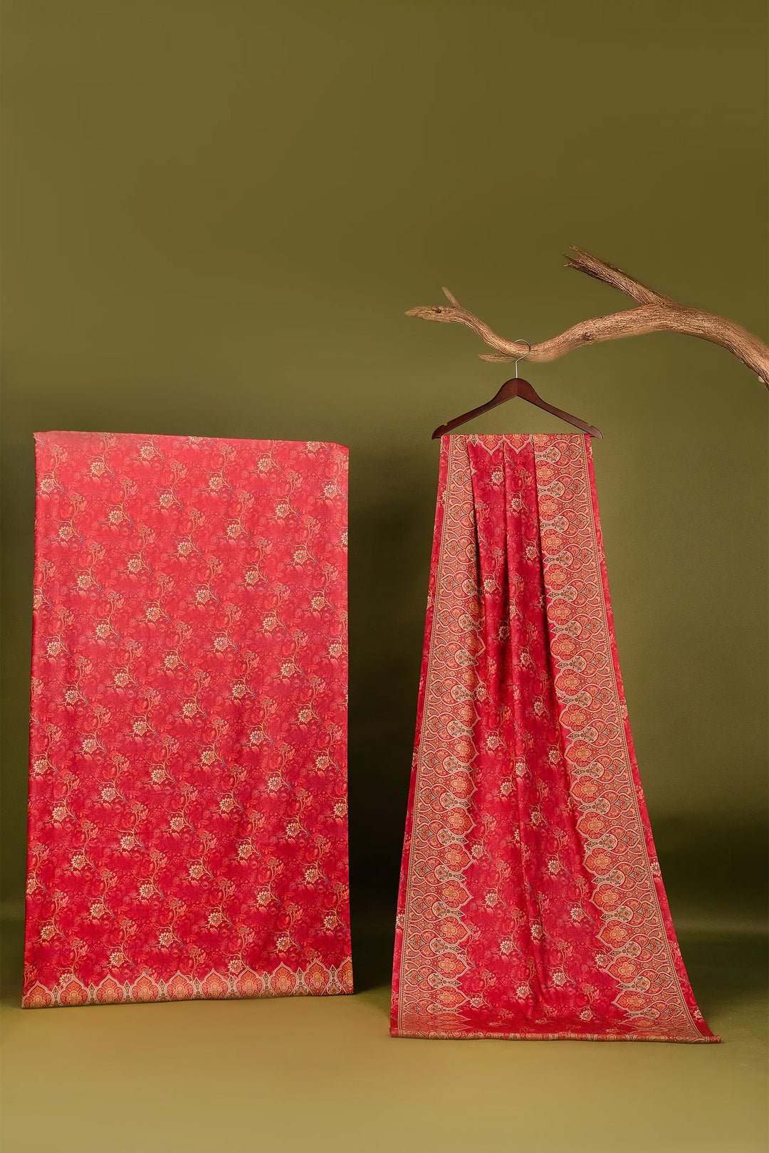 Traditional Pallu Unstitched Suit With Reversible Dupatta