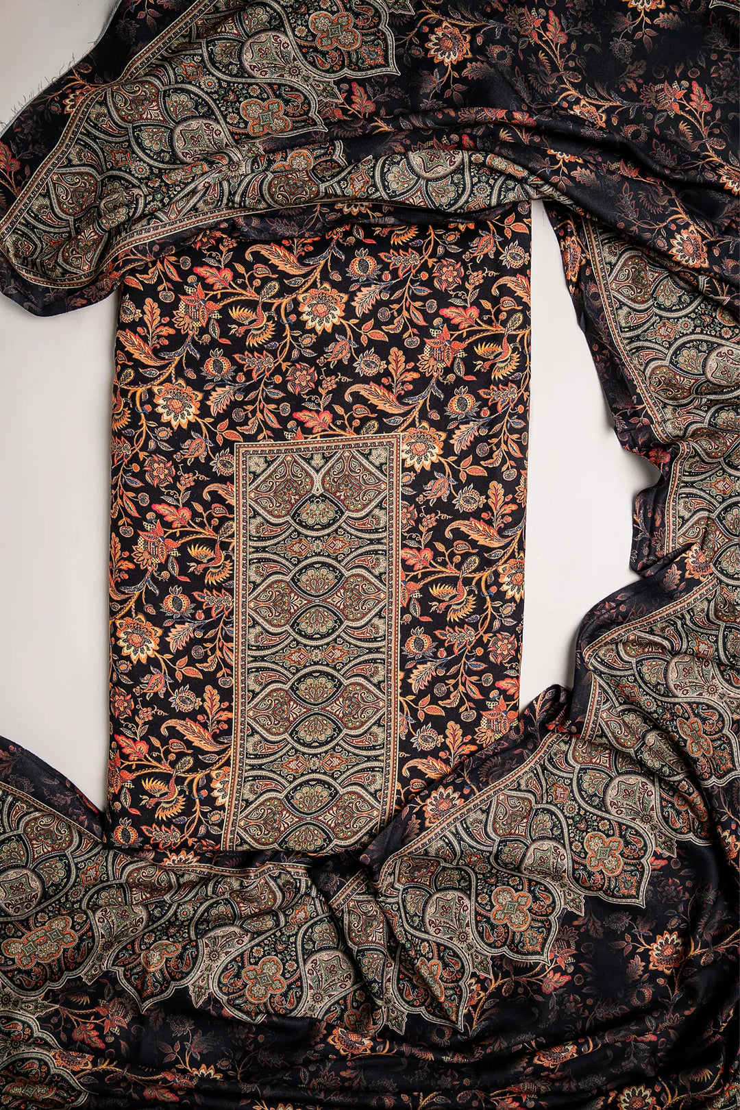 Traditional Pallu Unstitched Suit With Reversible Dupatta