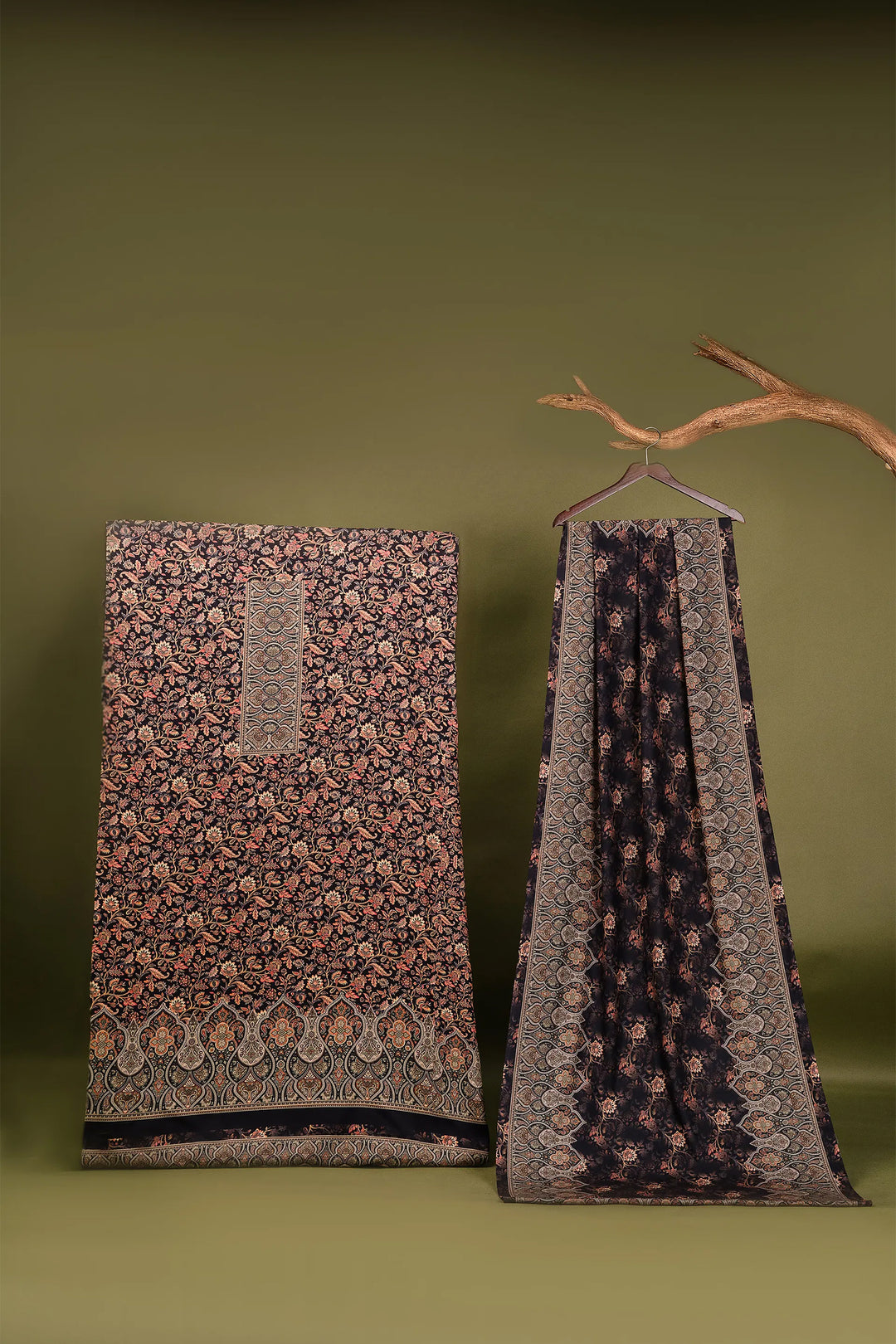 Traditional Pallu Unstitched Suit With Reversible Dupatta