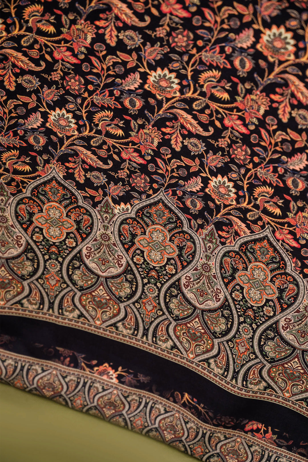 Traditional Pallu Unstitched Suit With Reversible Dupatta