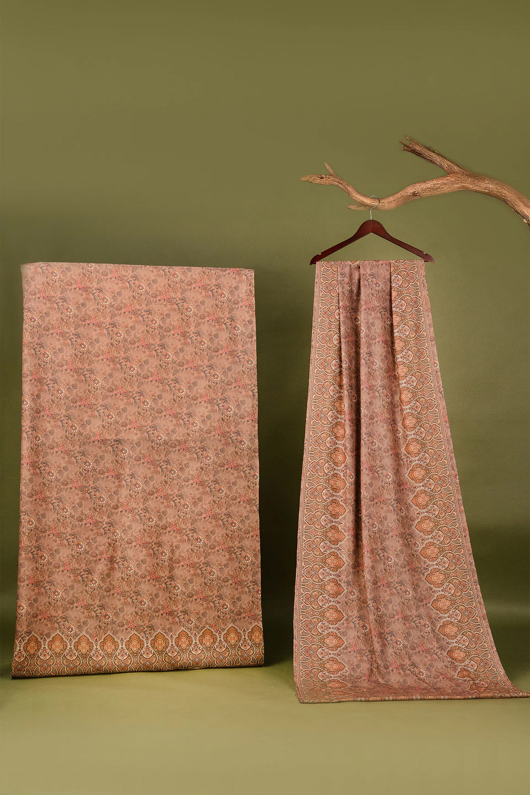 Traditional Pallu Unstitched Suit With Reversible Dupatta