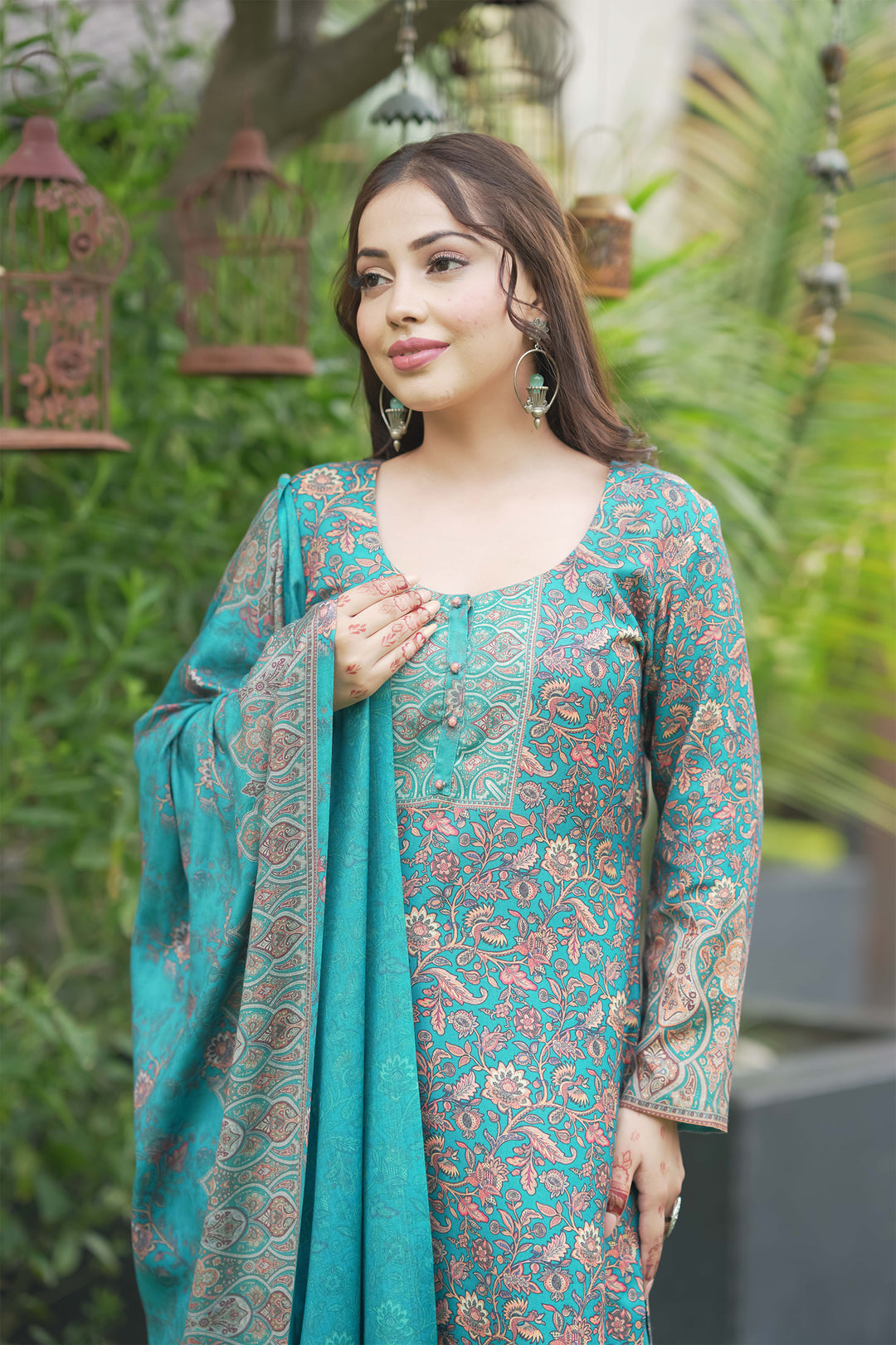 Traditional Pallu Unstitched Suit With Reversible Dupatta