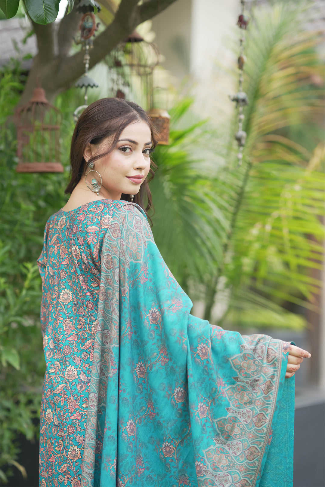 Traditional Pallu Unstitched Suit With Reversible Dupatta