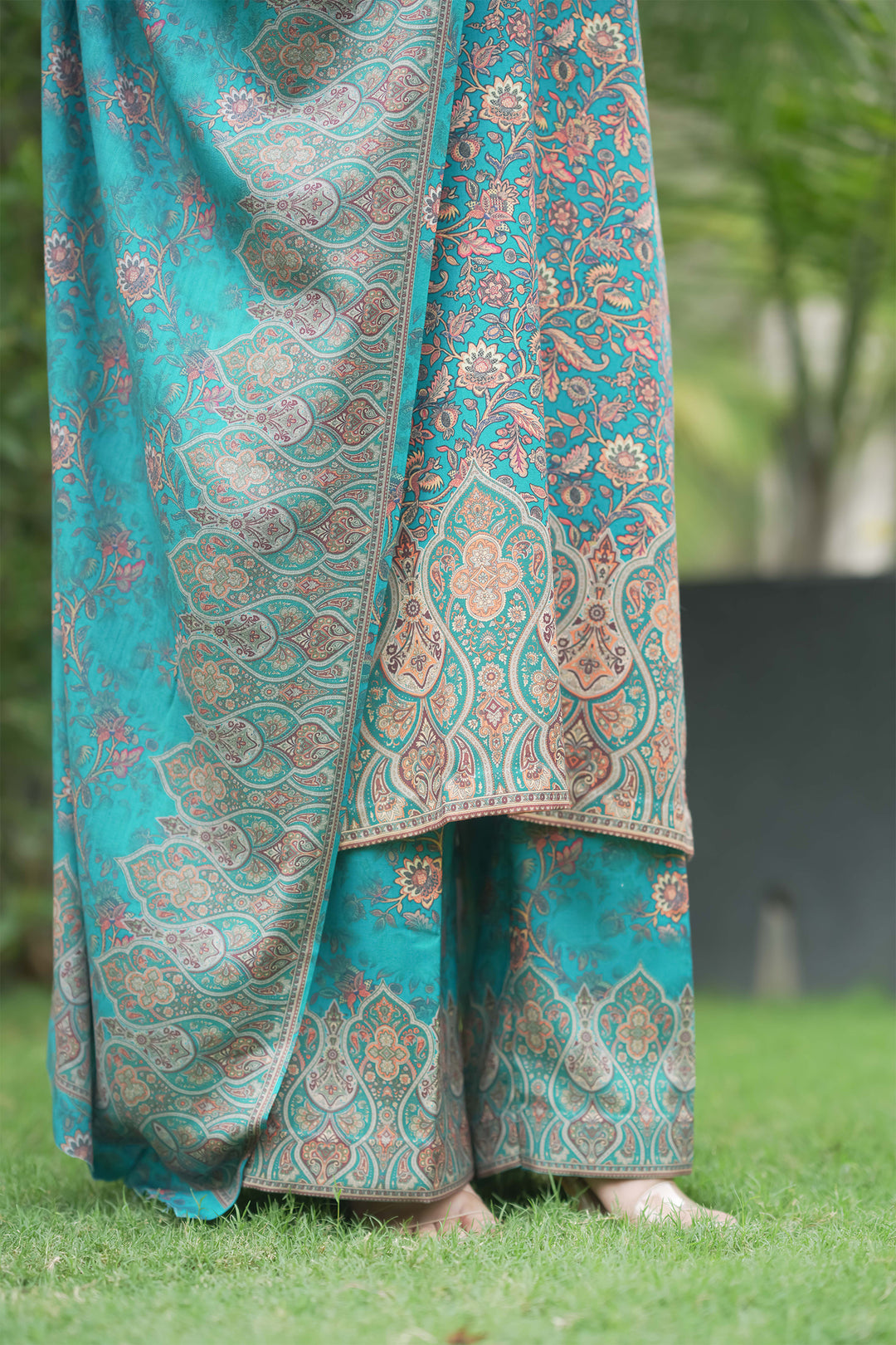 Traditional Pallu Unstitched Suit With Reversible Dupatta
