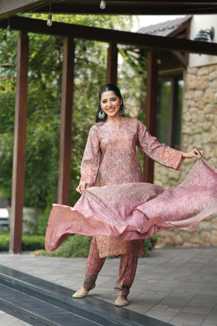 Traditional Pallu Unstitched Suit With Reversible Dupatta