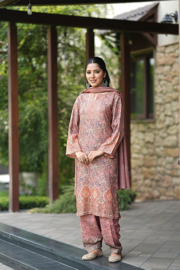 Traditional Pallu Unstitched Suit With Reversible Dupatta