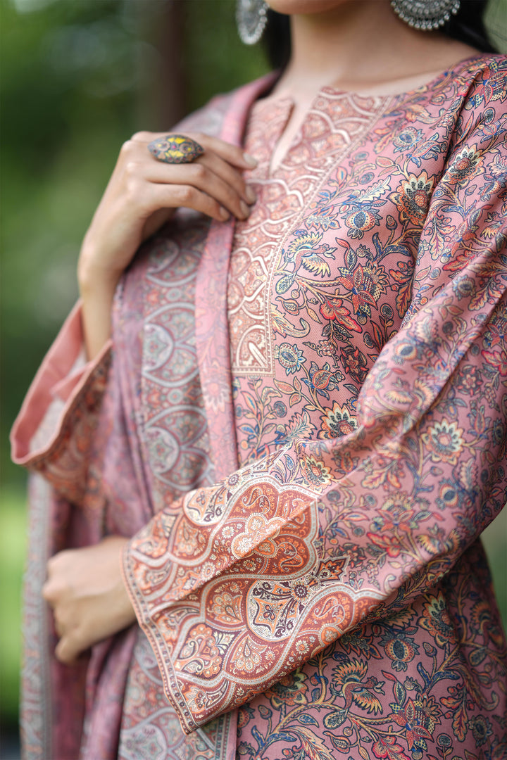 Traditional Pallu Unstitched Suit With Reversible Dupatta