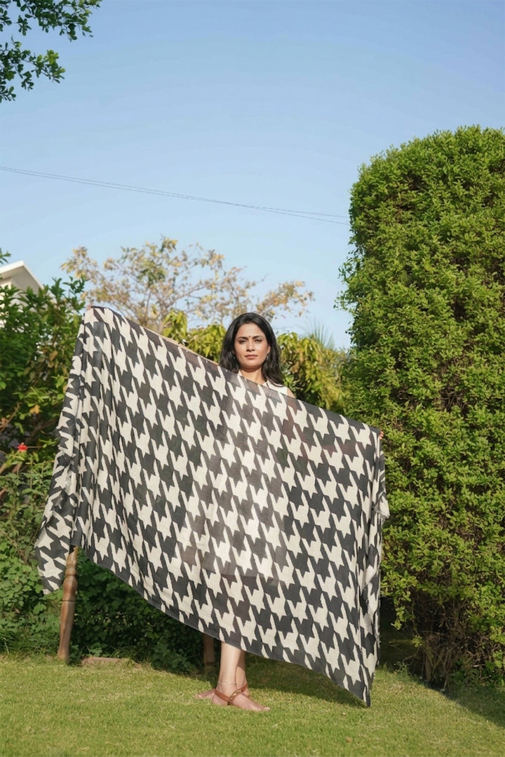 100% Cotton Hound's Tooth Print Stole