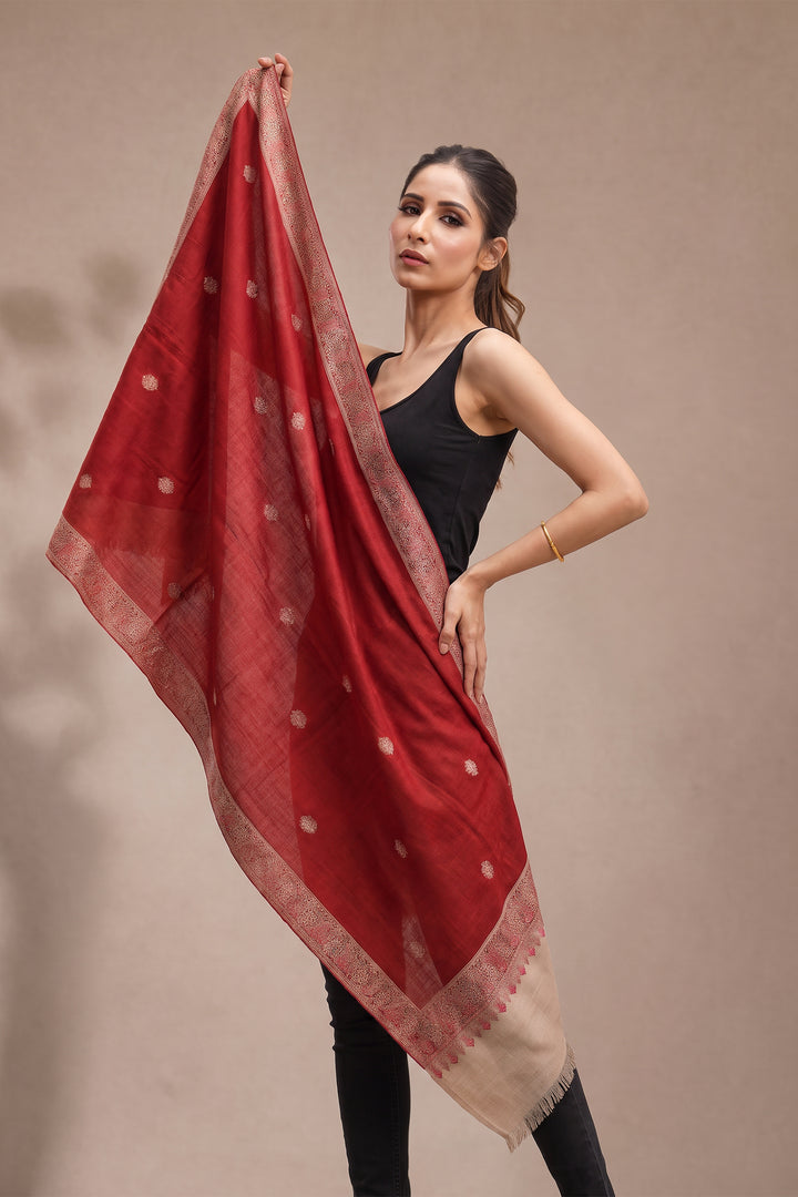 Contrast Palla Women's Shawl With Border And Booti