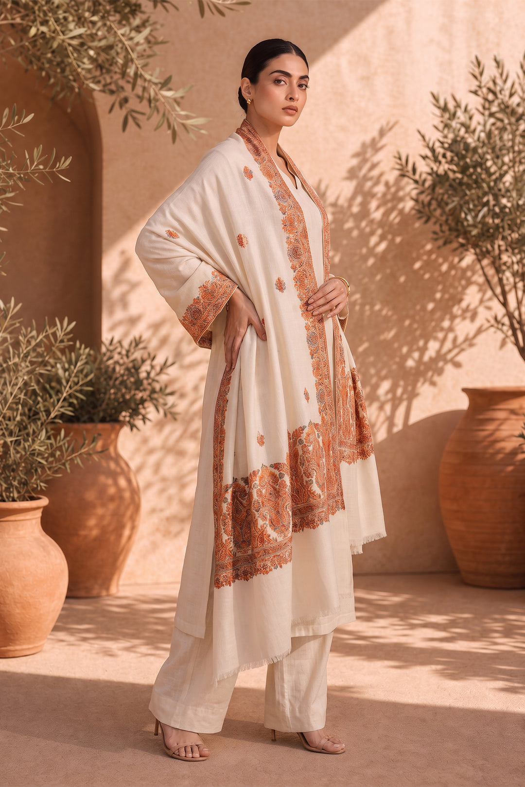 Kani Women's Shawl With Booti Design