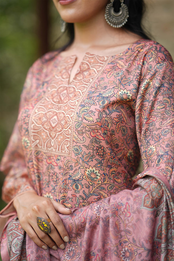 Traditional Pallu Unstitched Suit With Reversible Dupatta